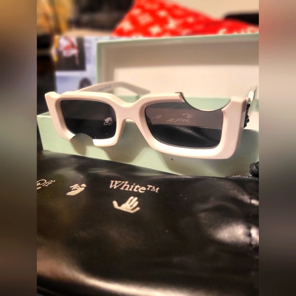 Off-white cady cut sunglasses os white